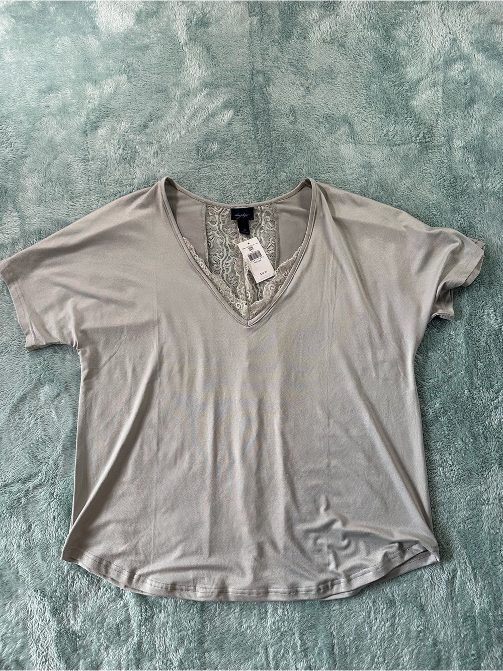 Daytrip Lace-Back V-Neck Women’s Top in Light Gray